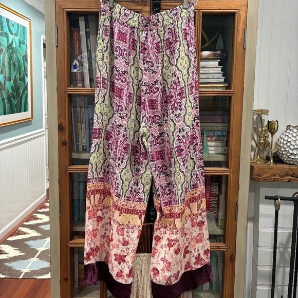 Clara Velvet-Trimmed Top and Pant Set, Size Medium - Picture 11 of 12